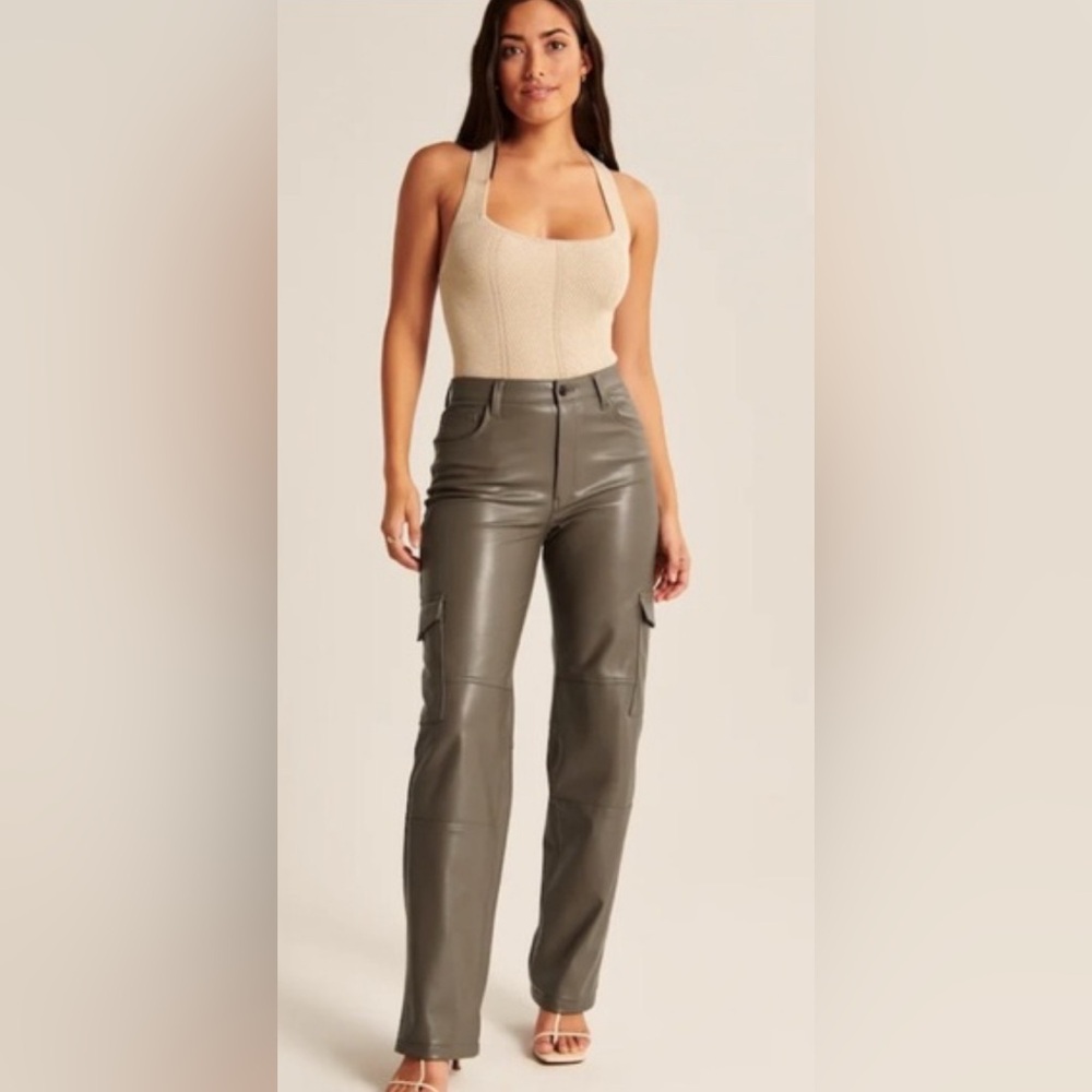 Abercrombie & Fitch Women's Khaki Cargo Pants
